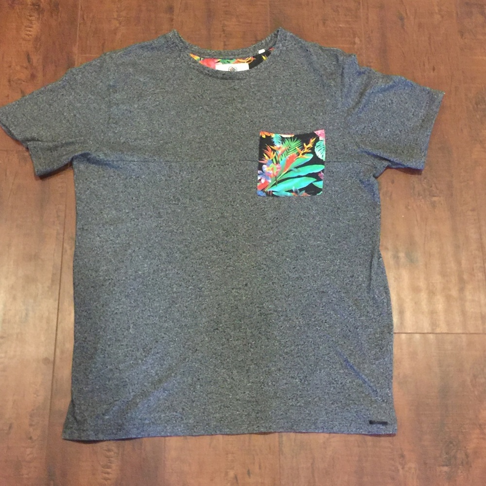 Men's Tropical Pocket Tee Size Medium